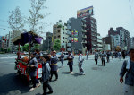 交通規制の交差点(蔵前神社 例大祭)