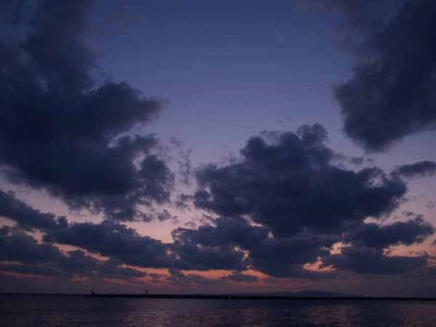 南の海の夕暮れ時