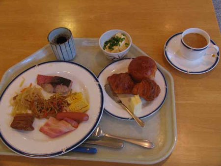 バイキング形式の朝食(西表島温泉)