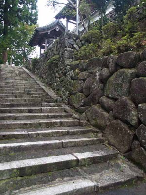 山門へ(馬籠宿永昌寺)