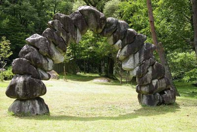 モニュメント(寝覚めの床)