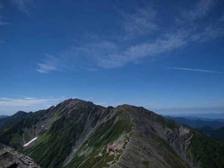 北岳山荘を望む(北岳山頂付近)