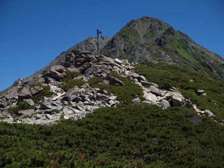 北岳山荘入口の鐘