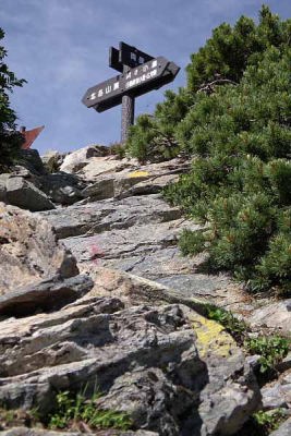 山頂へ 08:43(北岳山頂付近)