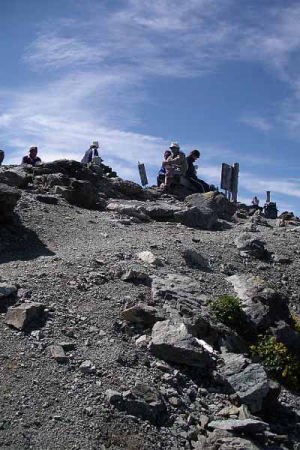 山頂へ(北岳山頂付近)