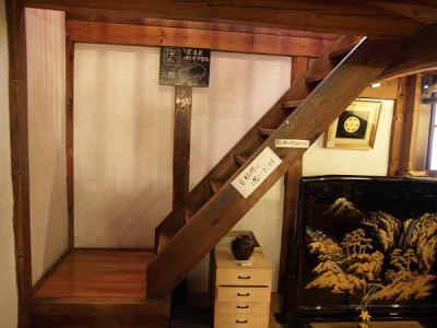 二階への階段(喜多方−会津うるし美術博物館)