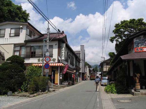 登りはじめる(山寺)