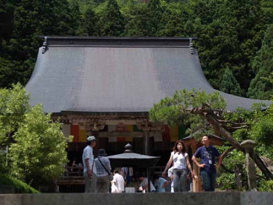 登りはじめる(山寺)