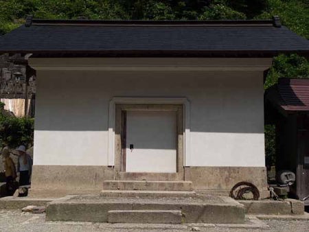 奥ノ院近く(山寺)