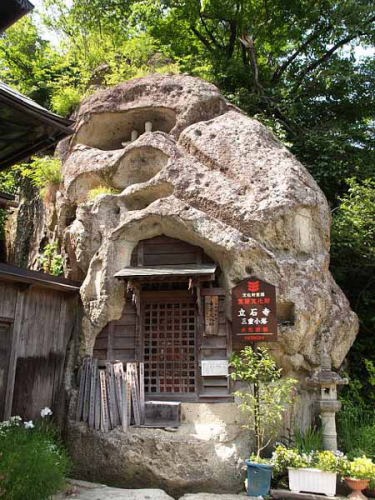三重小塔(山寺)