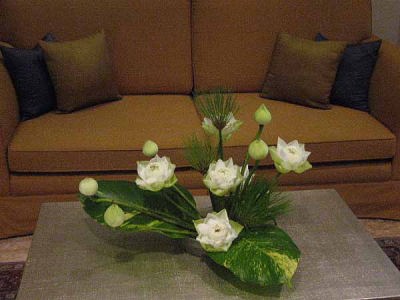 ホテル・ロビーにて(ローズ・ガーデン)