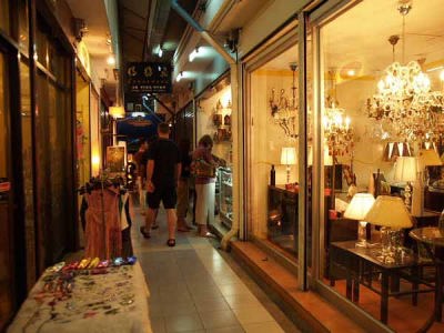 お買い物(ルンピニー・ナイトバザー)