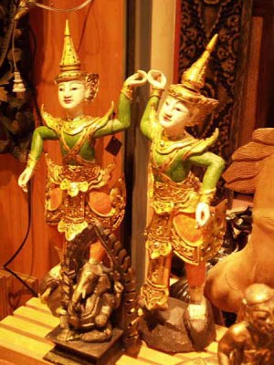 お買い物(ルンピニー・ナイトバザー)